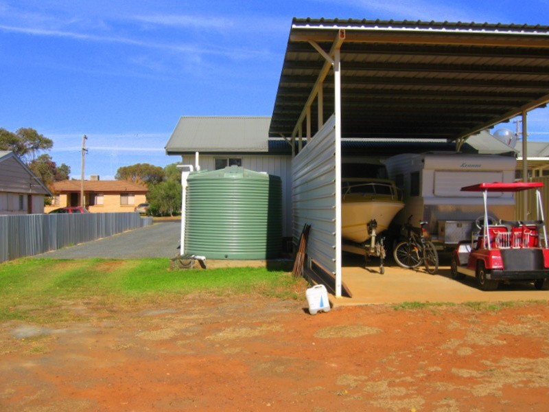 18 Barton Street, Parkes NSW 2870