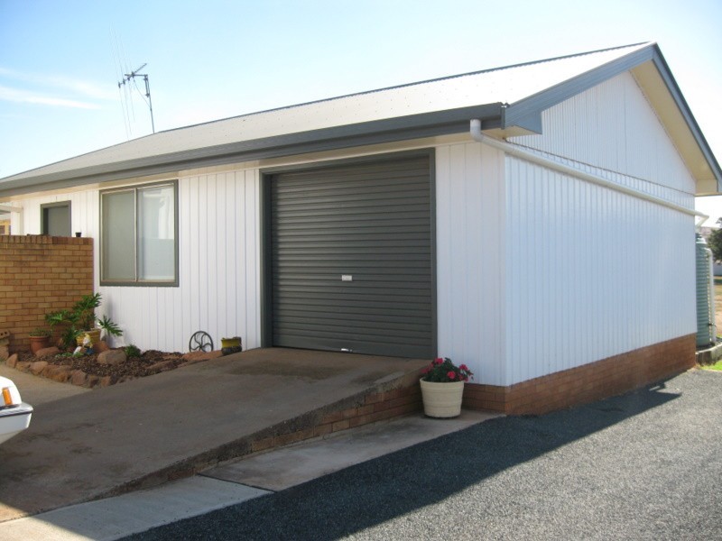 18 Barton Street, Parkes NSW 2870