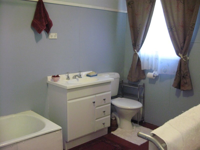 121 Caswell Street, Peak Hill NSW 2869