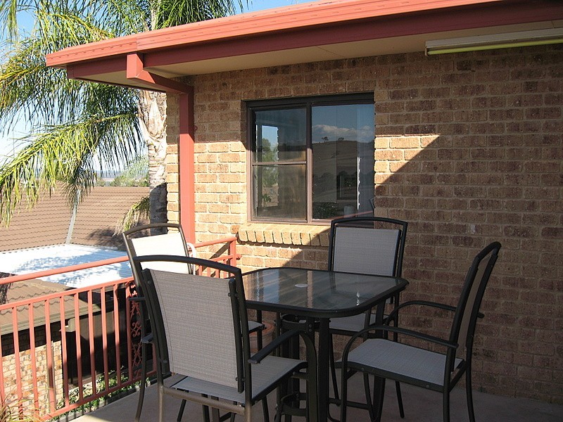 26 Panorama Crescent, Parkes NSW 2870