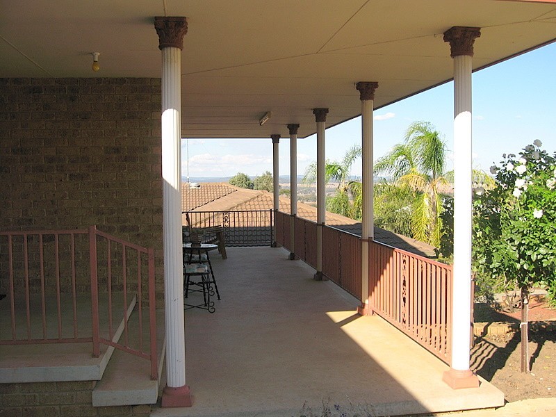 26 Panorama Crescent, Parkes NSW 2870