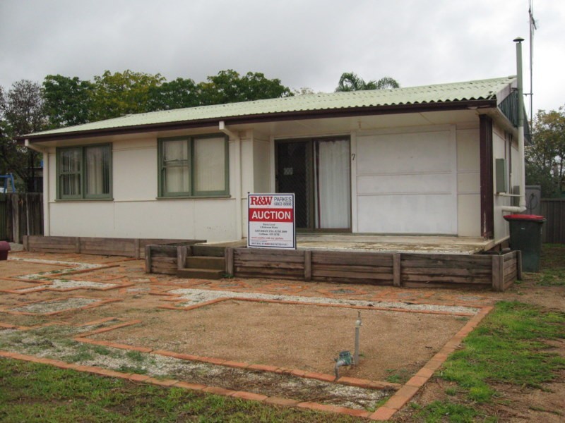 7 Moon Crescent, Parkes NSW 2870