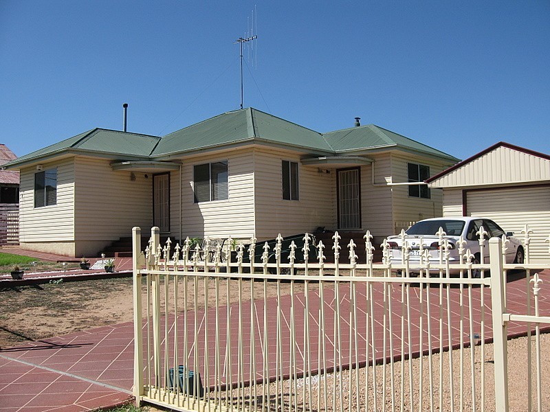 17 Callaghan Street, Parkes NSW 2870