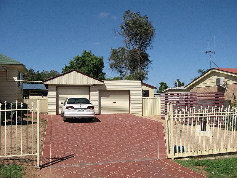 17 Callaghan Street, Parkes NSW 2870