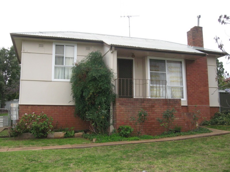 18 Gallop Avenue, Parkes NSW 2870