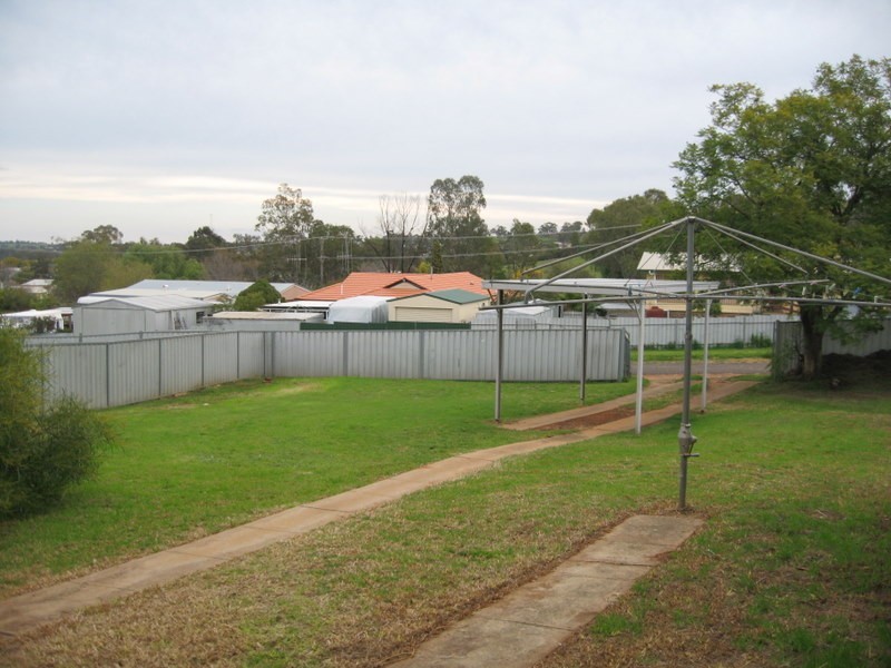 4 Charles Rigg Avenue, Parkes NSW 2870