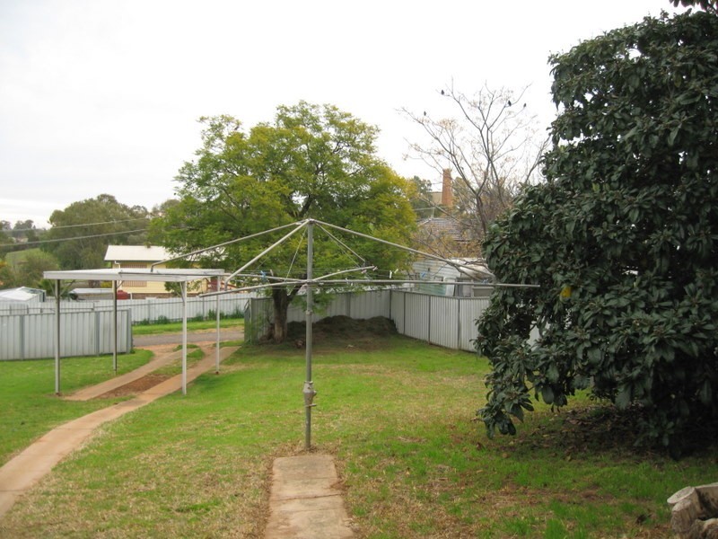4 Charles Rigg Avenue, Parkes NSW 2870