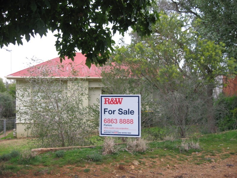 4 Charles Rigg Avenue, Parkes NSW 2870