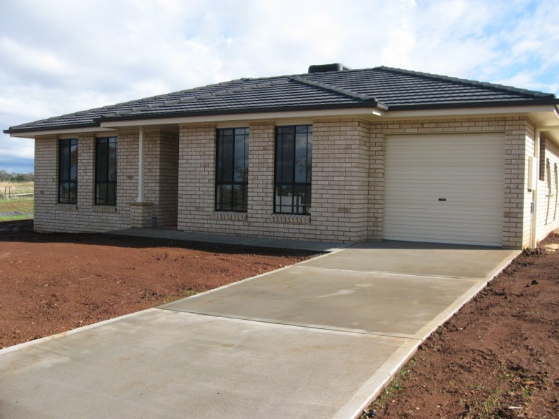 9 Blaxland Street, Parkes NSW 2870