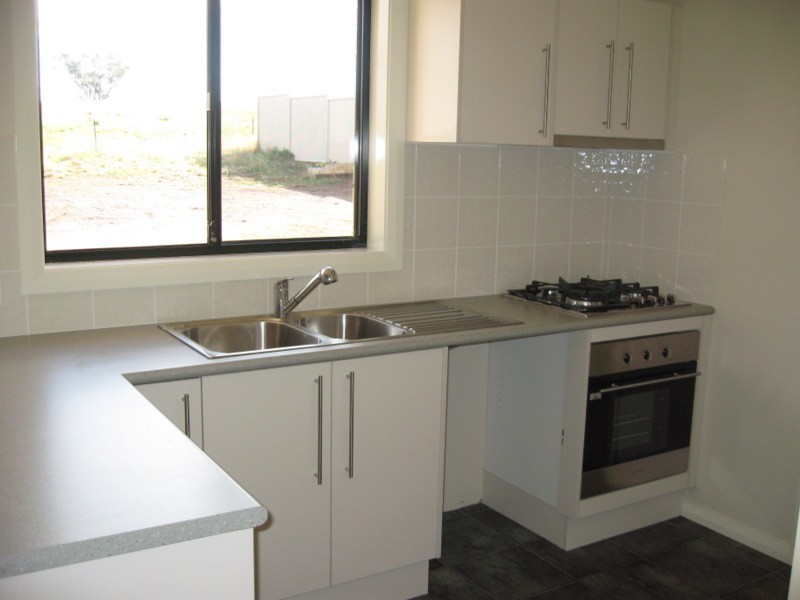 9 Blaxland Street, Parkes NSW 2870