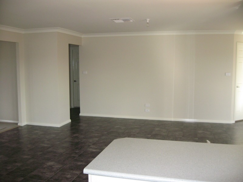 9 Blaxland Street, Parkes NSW 2870