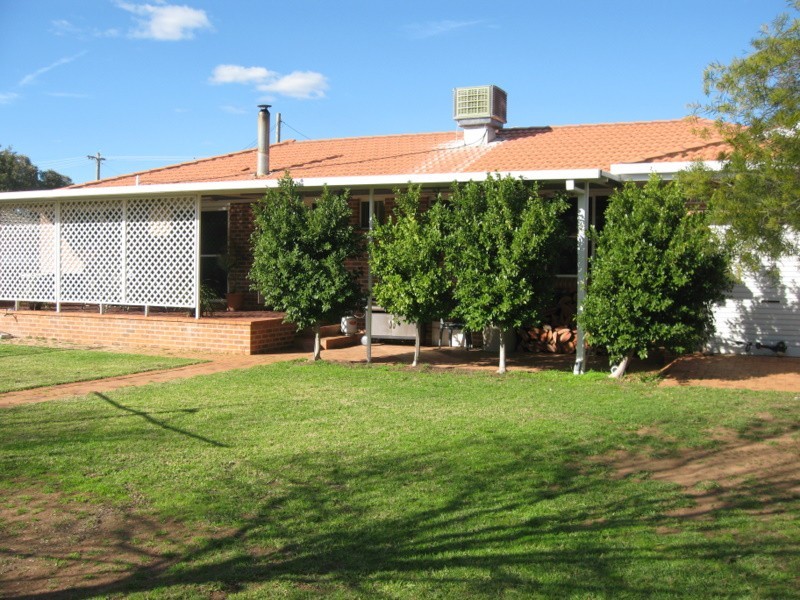 8  Dalley Street, Parkes NSW 2870