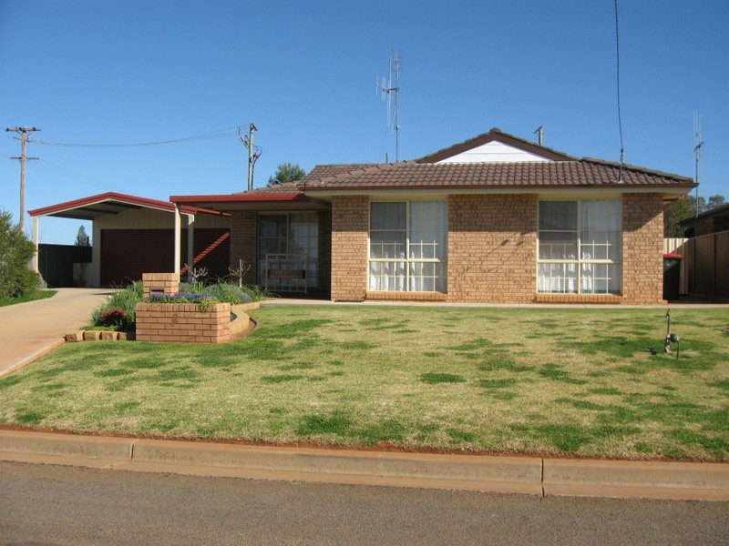 2 Carinya Street, Parkes NSW 2870