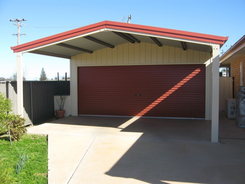 2 Carinya Street, Parkes NSW 2870