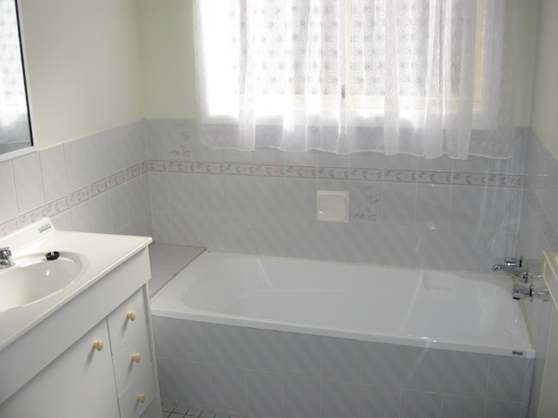 2 Carinya Street, Parkes NSW 2870