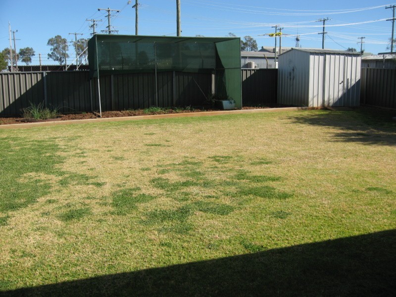 2 Carinya Street, Parkes NSW 2870