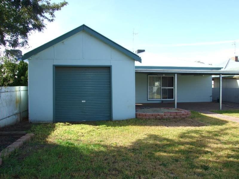 12 Armstrong Street, Parkes NSW 2870