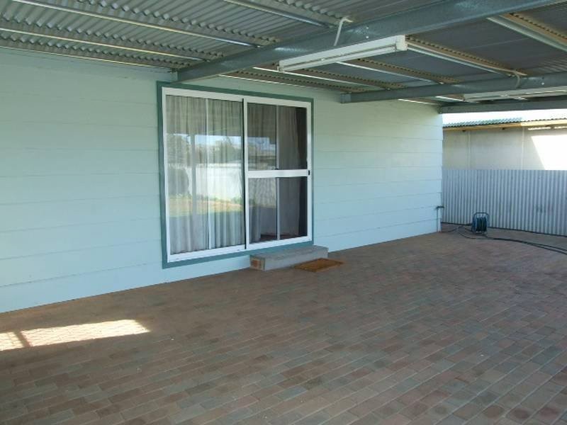 12 Armstrong Street, Parkes NSW 2870