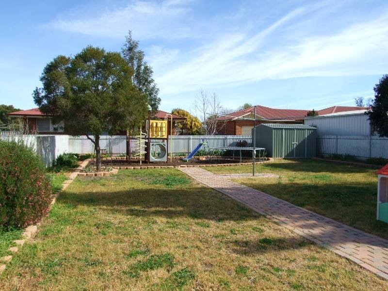 12 Armstrong Street, Parkes NSW 2870