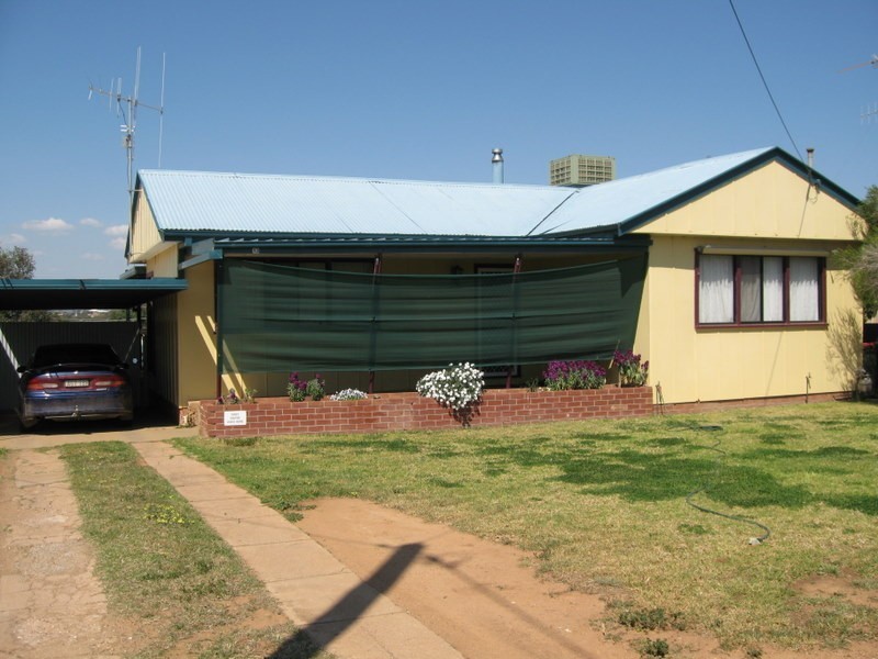 13 Middleton Street, Parkes NSW 2870