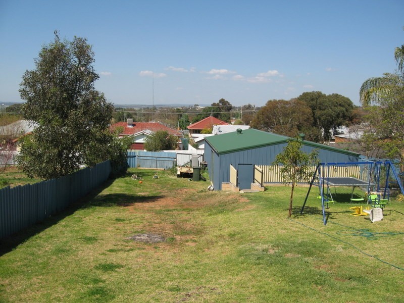13 Middleton Street, Parkes NSW 2870