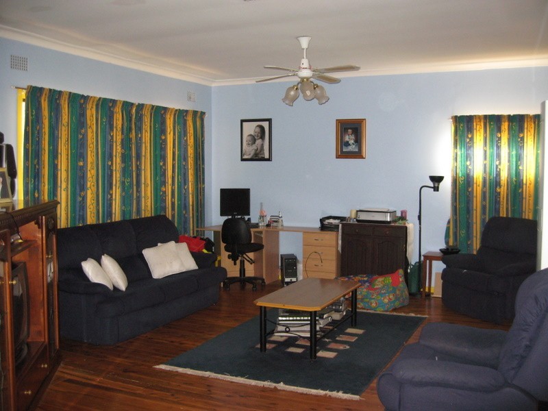13 Middleton Street, Parkes NSW 2870