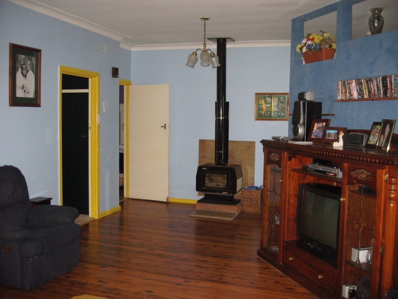 13 Middleton Street, Parkes NSW 2870