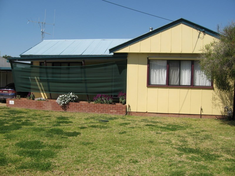 13 Middleton Street, Parkes NSW 2870