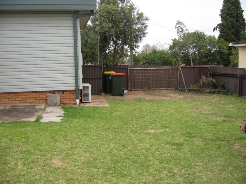 6 Medlyn Street, Parkes NSW 2870