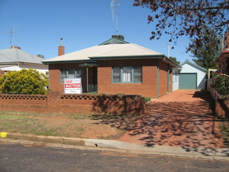 12 Armstrong Street, Parkes NSW 2870