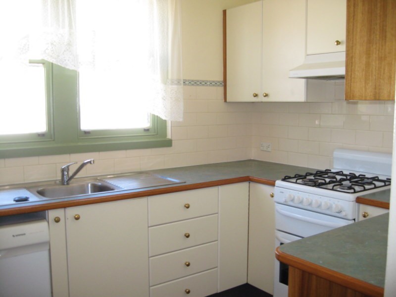 12 Armstrong Street, Parkes NSW 2870