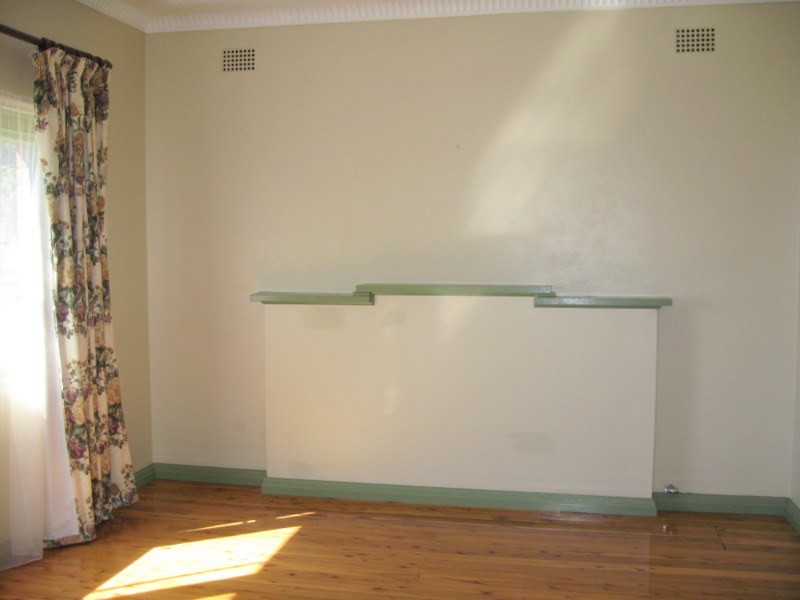 12 Armstrong Street, Parkes NSW 2870