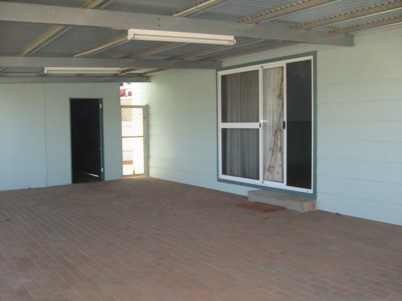 12 Armstrong Street, Parkes NSW 2870