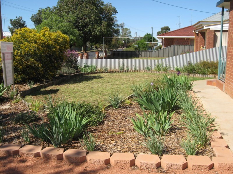 12 Armstrong Street, Parkes NSW 2870