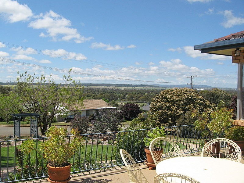 10 Evans Parade, Parkes NSW 2870