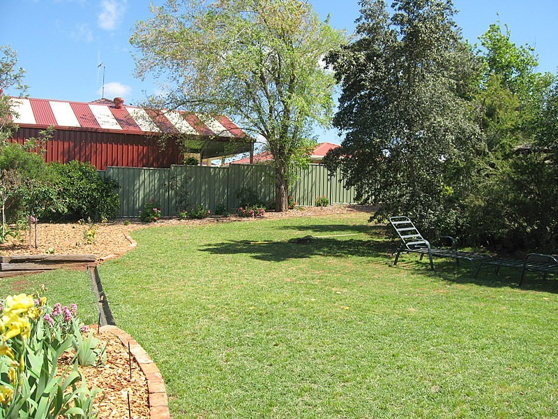 10 Evans Parade, Parkes NSW 2870