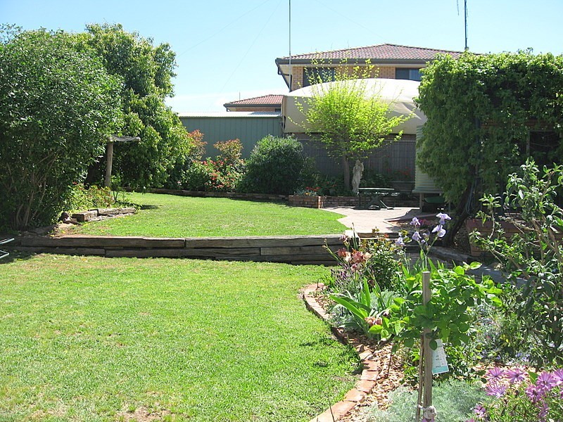 10 Evans Parade, Parkes NSW 2870