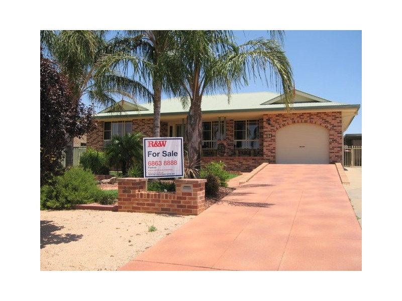 34 Fisher Street, Parkes NSW 2870