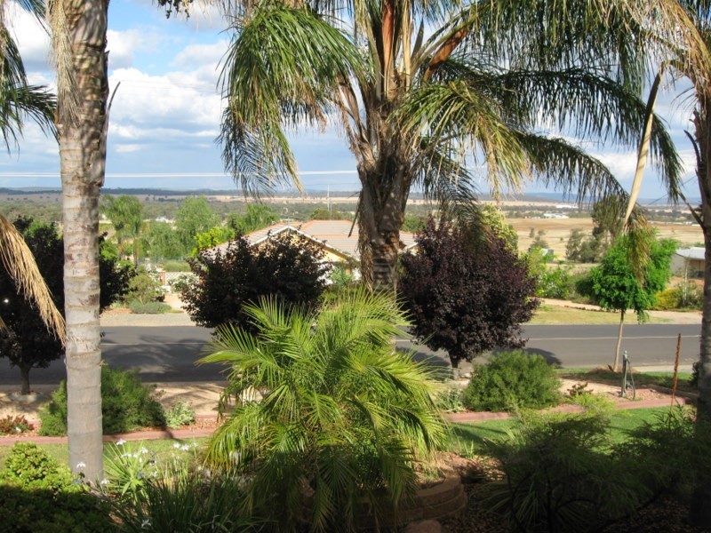 34 Fisher Street, Parkes NSW 2870