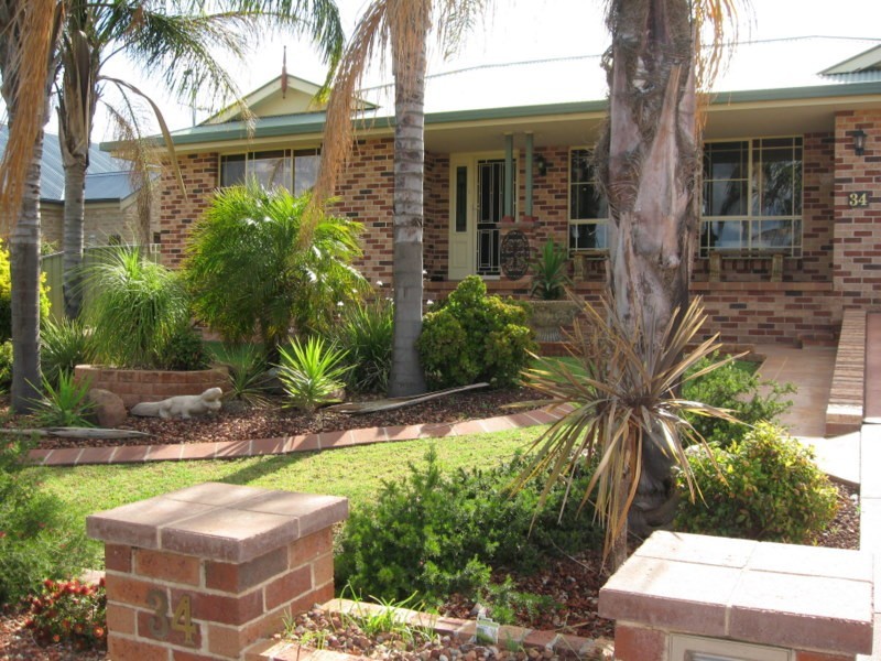 34 Fisher Street, Parkes NSW 2870