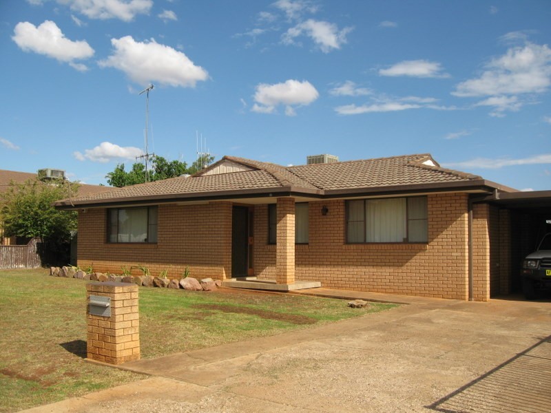31 Webb Street, Parkes NSW 2870