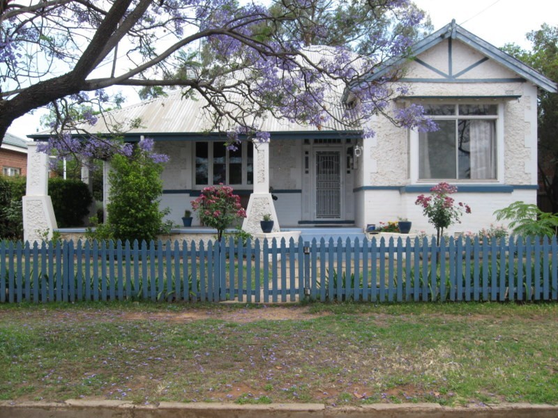 8 Oswin Street, Parkes NSW 2870