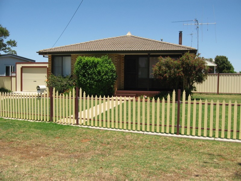17 Best Street, Parkes NSW 2870