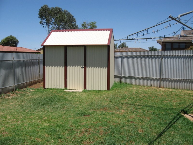 17 Best Street, Parkes NSW 2870