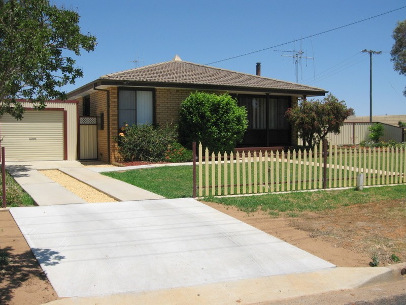 17 Best Street, Parkes NSW 2870