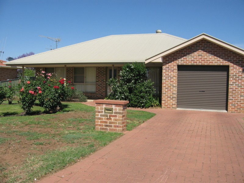 28 Fisher Street, Parkes NSW 2870