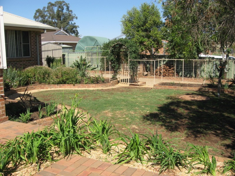 28 Fisher Street, Parkes NSW 2870