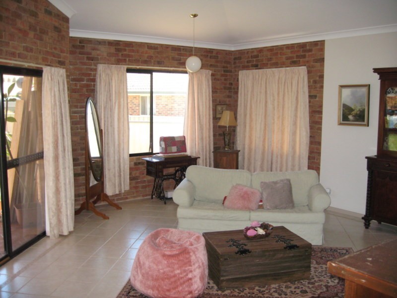 12 Cobden Place, Parkes NSW 2870