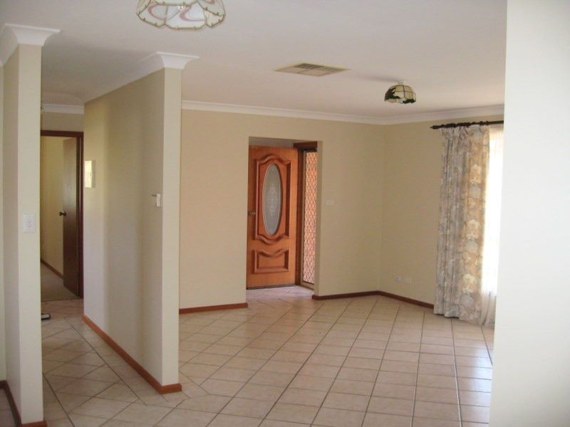 2/16-18 Ebelina Crescent, Parkes NSW 2870