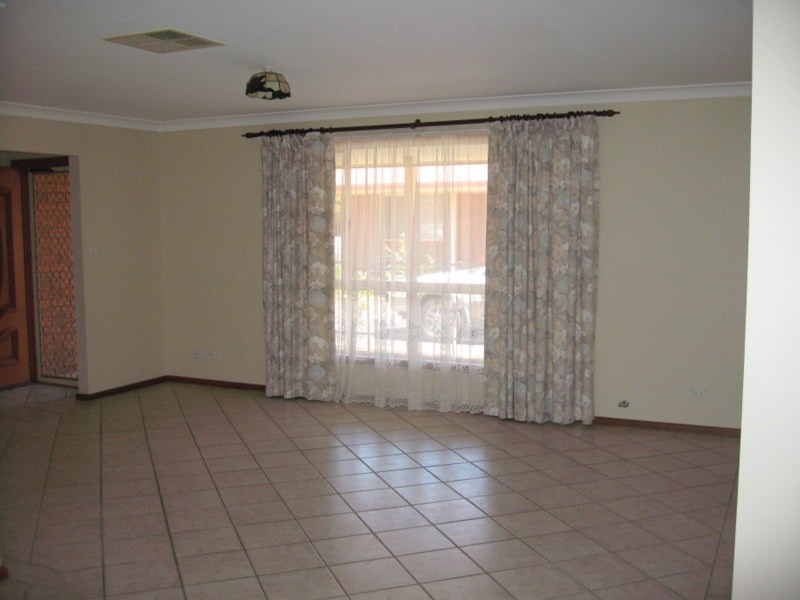 2/16-18 Ebelina Crescent, Parkes NSW 2870